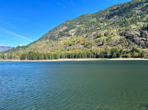 Waterfront, Mountainview House in Castlegar